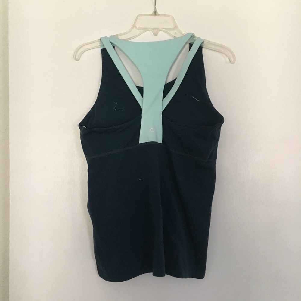 Gap athletic top